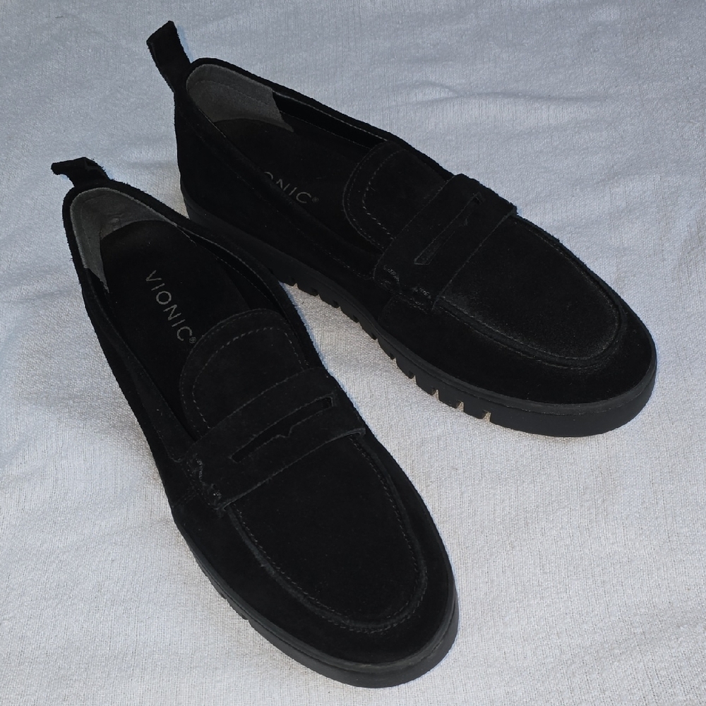 Vionic Women's Classic Black Slip-On Loafers 9.5